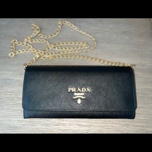 Prada wallet on chain